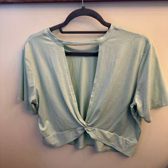 Fabletics open back T - Picture 2 of 2